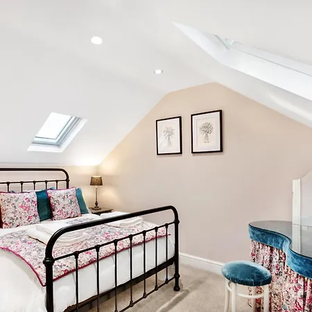 Thorncliffe House *